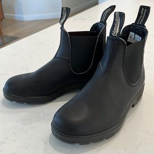 LIKE NEW!! Blundstone boots